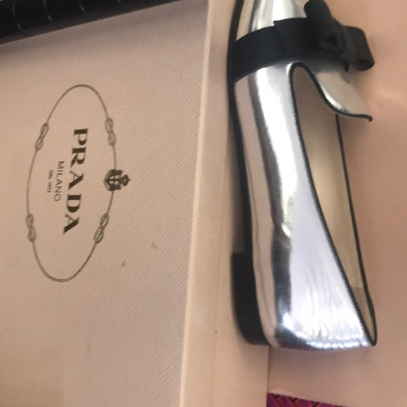 New authentic Prada size 9 - Picture 1 of 3